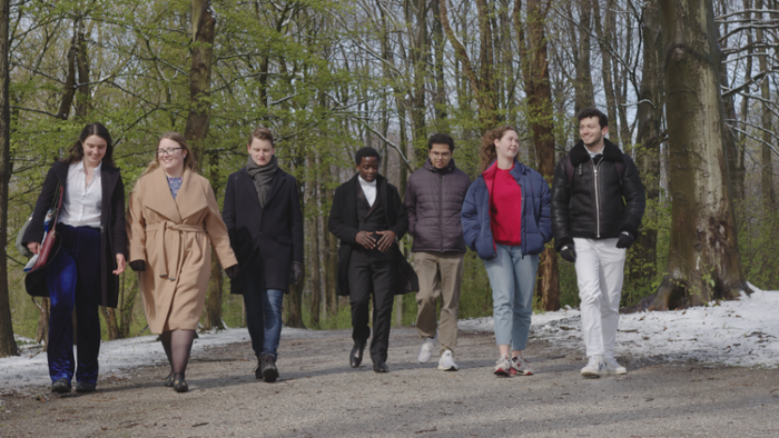 Ayo Adedokun samen op pad met zijn studenten