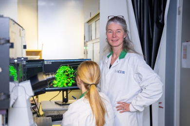 Sylvia le Dévédec in het Leiden Cell Observatory