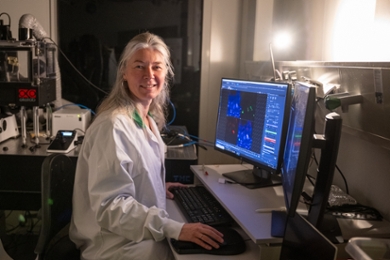 Sylvia le Dévédec in het Leiden Cell Observatory