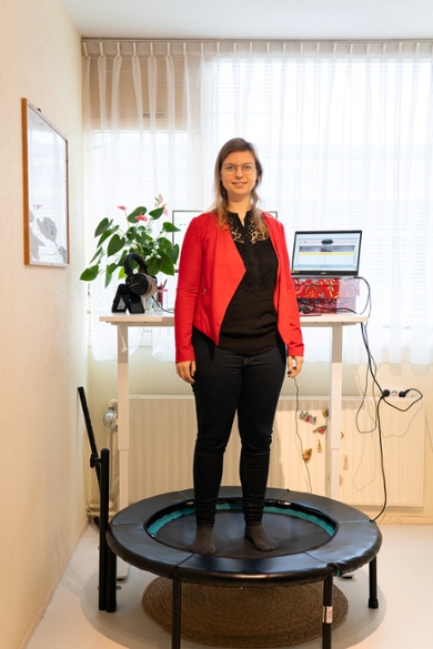 Meike de Boer op haar trampoline