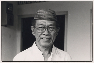 Portret van Indonesisch schrijver in Leidse Digital Collections